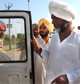 The accused with police.