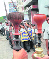 Schoolchildren at a protest rally against the hukka in Ahmedabad 
