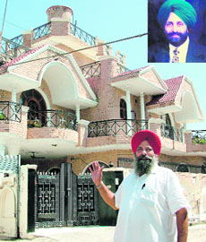 The bungalow of late Balbir Singh Sodhi lies vacant in his ancestral Passiewal village near Bholath. 
