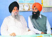 Captain Kanwaljit Singh (left) and Karnail Singh Peer Mohammad during a conclave at the Sector 37-C gurdwara in Chandigarh on Saturday. 