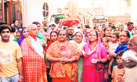 Municipal council president Usha Rani Sood leads a procession on the concluding day of Ganesh Mahotsav at Ahmedgarh.