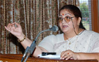 Chief guest Neelam Arun Mittu reciting her poem during Hindi Diwas celebrations in Abohar on Monday.