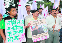 Members of the Youth Federation of India protesting against privatisation and commercialism of higher education in Shimla