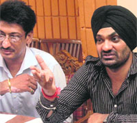 Punjabi singer Kulwinder Kally addresses the media in Jalandhar on Monday.