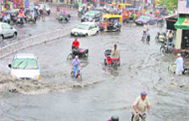 Roads flooded with water after Ludhiana received heavy rain
