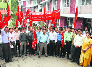 Members of the Himachal Pradesh Medical Representatives Association demonstrate in support of their demands at Himland in Shimla on Thursday.