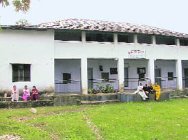 Girls sitting outside GGDSD College at Nagrota Bagwan.