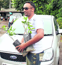 A farmer arrives in his Ford Fiesta to the mela.