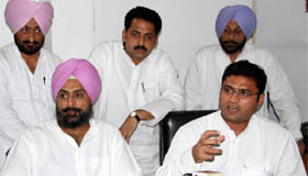 Ashok Tanwar, president of Youth Congress and Raninder Singh, state general secretary, addressing mediapersons at Bathinda on Friday.