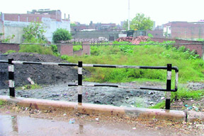 This railing is the only telltale sign of the nullah in Basti Jodhewal.