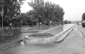 Road divider without any reflector or indicator on the Zirakpur-Panchkula highway in Zirakpur