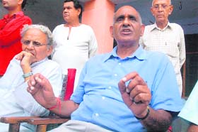 Leela Karan Sharma, convener of the Amarnath Yatra Sangharsh Samiti, stresses a point at a press conference in Jammu