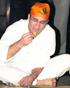 General secretary of the AICC Rahul Gandhi partakes of langar at the Golden Temple in Amritsar on Monday.