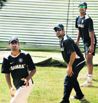 Mohamed Kaif, M. S. Dhoni and R P Singh during the net practice at the Reliance Ground in Vadodara