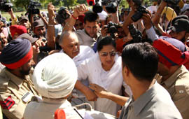 A Special Protection Group (SPG) commando stopping CLP leader Rajinder Kaur Bhattal and Surinder Singla, former minister, from entering the guesthouse of the PSEB where Rahul Gandhi was staying during his tour of Bathinda on Tuesday.