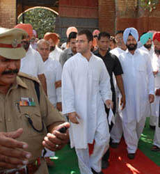 Rahul Gandhi on Tuesday visited the cell of the dilapidated jail in Jaito where his great-grand-father Jawahar Lal Nehru was imprisoned during the historic Jaito Morcha in 1923.