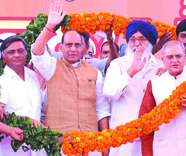 BJP chief Rajnath Singh and Punjab CM Parkash Singh Badal being felicitated in Jalandhar on Sunday.