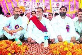 Panthers Party chief Bhim Singh (centre) along with leaders at a convention in Jammu