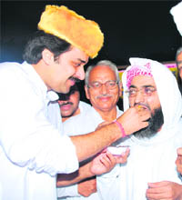 HJC chief Kuldeep Bishnoi offers sweets to Peer Sahab of Buria, a religious leader of Yamunanagar district, at an Iftaar party organised by his party.