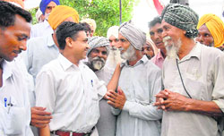 DIG Jitender Jain interacts with de-addicted persons at Behman Deewana village near Bathinda. 