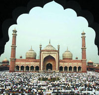 Devotees offer 'namaz' on the occasion of Eid-ul-Fitr at Jama Masjid in New Delhi 