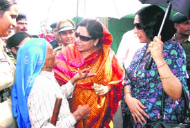 Army Wives Welfare Assocation chairperson Kirti Kapoor (right) and Haryana Child Welfare Council chairperson Asha Hooda interact with an elderly relative of a martyr at a sammelan organised to honour war widows at Meham on Saturday. 