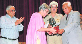 Chanda Asani receives the Neerja Bhanot Pan AM award from Haryana Governor Dr A.R. Kidwai at a function at St. Stephen,s School, Sector 45, Chandigarh, on Sunday. The Tribune Editor-in-Chief H.K. Dua is also seen in the picture.