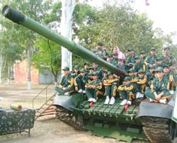 Students from Srinagar visit army cantonment at Khasa in Amritsar on Monday. 