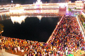 Thousands of devotees assemble at the Golden Temple to pay obeisance during Gurpurb celebrations. 