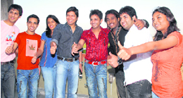 Shaan and Sukhwinder (centre) act cheerleaders for the VOI finalists.