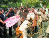 Activists of the Uttarakhand Pravasi Sangh burn effgies of Samajwadi Party leader Amar Singh against his comments on slain Delhi police cop M.C. Sharmas death, who died in the recent Jamia Nagar encounter, in New Delhi on Saturday.