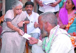 Delhi Chief Minister Sheila Dikshit talks to family members of the victims who drowned in the Yamuna river during the immersion of Durga idols in Delhi 