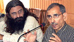 Canada-based microbiologist Dr Shiv Chopra addresses mediapersons in Jalandhar on Tuesday.