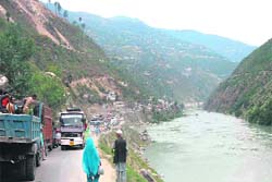 A view of vehicles stranded at Pul Doda on the national highway due to the construction of a link road above the Pul Doda mark