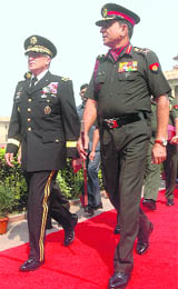 Chief of Army Staff Deepak Kapoor and US Army Chief of Staff General George W. Casey on the way to a meeting in New Delhi on Thursday.