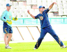 Brad Haddin (L) and Ricky Ponting