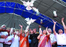 Heart Care Foundation of India president Dr K.K. Aggarwal and others release pigeons at the inauguration of the 15th MTNL Perfect Health Mela-2008 at NDMC Mini Stadium, Laxmibai Nagar in New Delhi