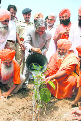 Former President A.P.J. Abdul Kalam was highly impressed with the work done by Sant Seechewal 