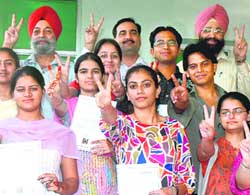 Students of Rayat and Bahra Institute of Engineering and Biotechnology, Sahauran, after getting top position in advanced robotics workshop. 