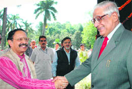 The Uttarakhand Chief Minister being received by Editor-in-Chief H.K. Dua.