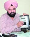 PSEB enforcement director GS Khehra demonstrates meter-reading technique. 
