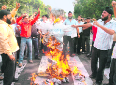 Members of the Panthers youth wing burn an effigy of Farooq Abdullah, president of Jammu and Kashmir Cricket Association, in the Jammu University campus on Tuesday.