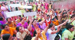 Primary school teachers under the banner of Sanyukt Prathmik Shikshak Sangharsh Samiti, Delhi demand change in the Sixth Pay Commission report at Jantar Mantar in New Delhi