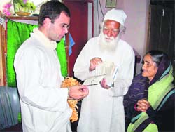 Rahul Gandhi meets noted environmentalist Sunder Lal Bahuguna at his Tehri residence on Tuesday evening