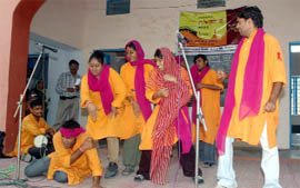 Kala Jatha of the Red Ribbon Express enacting a play at Ramsara-Narayan village in Hanumangarh district on Thursday.