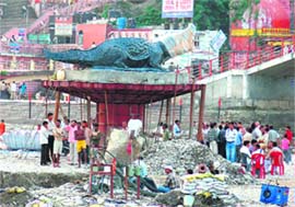 The statue of the Ganga being erected at Haridwar. 