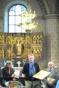 French writer and 2008 Nobel Literature Prize laureate Jean-Marie Gustave Le Clezio (C) receives the Stig Dagerman Prize (a Swedish literary award) in Alvkarleby church in Sweden