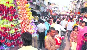Diwali shoppers throng a market in Gurgaon
