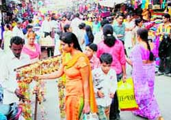 A crowded market in Jhajjar.