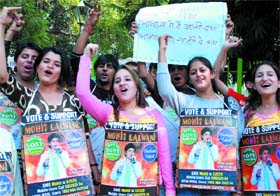 Fans of Mohit Lalwani, Delhi-based participant in music reality show Indian Idol, appeal to Delhites to vote for him at Jantar Mantar in New Delhi